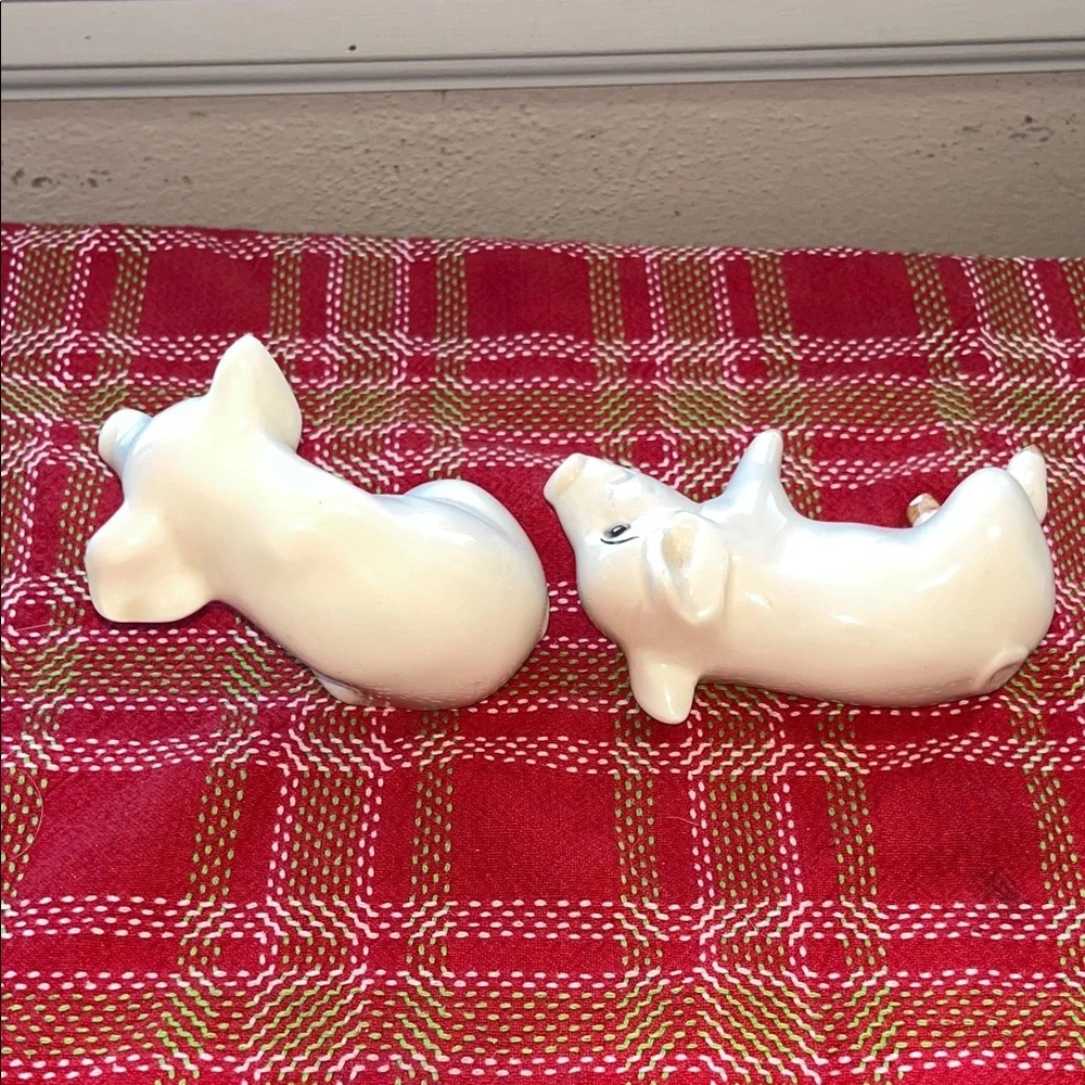 Fitz and Floyd White Ceramic Pig Salt and Pepper‎